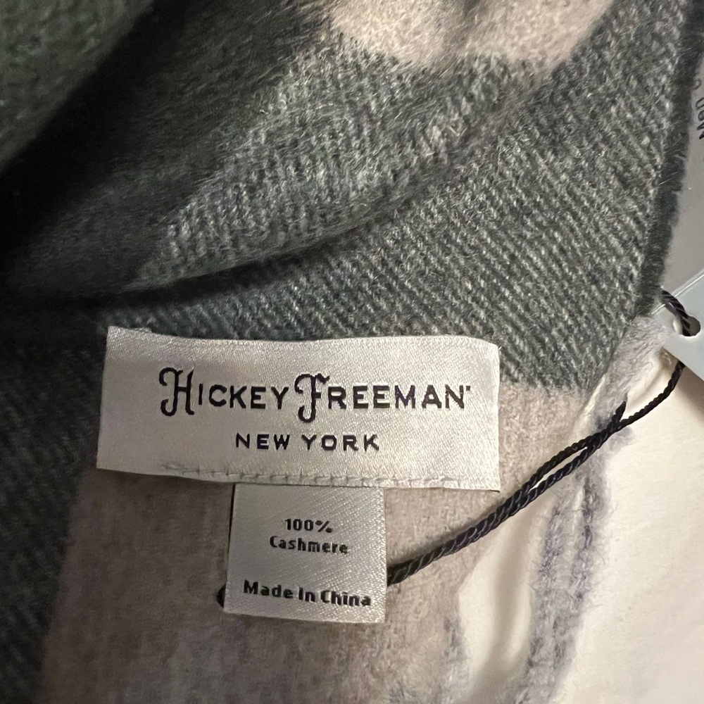 Hickey Freeman Elegant Gray Scarf